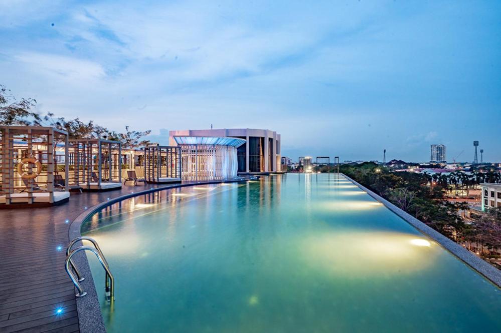 Sina Troika Residence Kota Bharu 2Br Wifi Netflix Pool Exterior photo